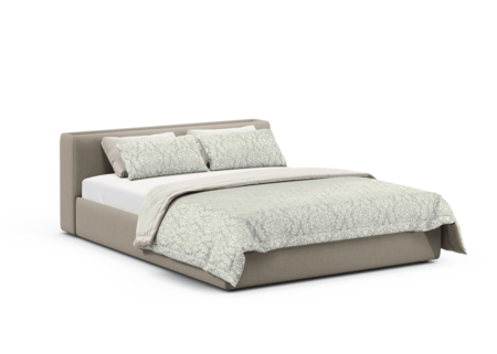 Кровать с декором